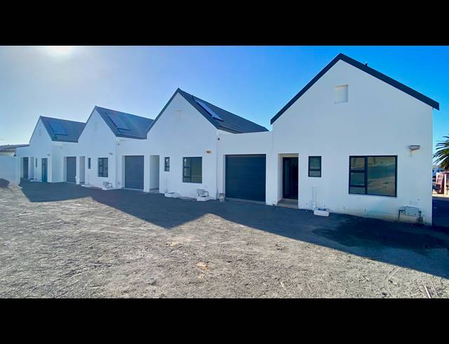 2 BEDROOM TOWNHOUSE FOR SALE IN VELDDRIF